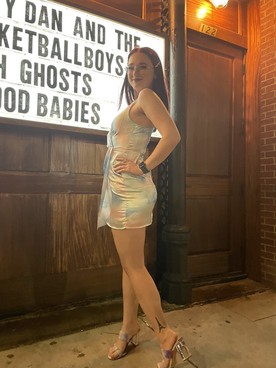 laurendenise00's tweet photo. The last birthday to look forward to,  21 BABY ✨ https://t.co/pkD3Xh8ezv