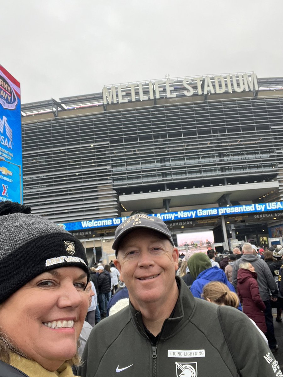 Kimbkeith's tweet photo. #ArmyNavy https://t.co/lXq14CFhTL