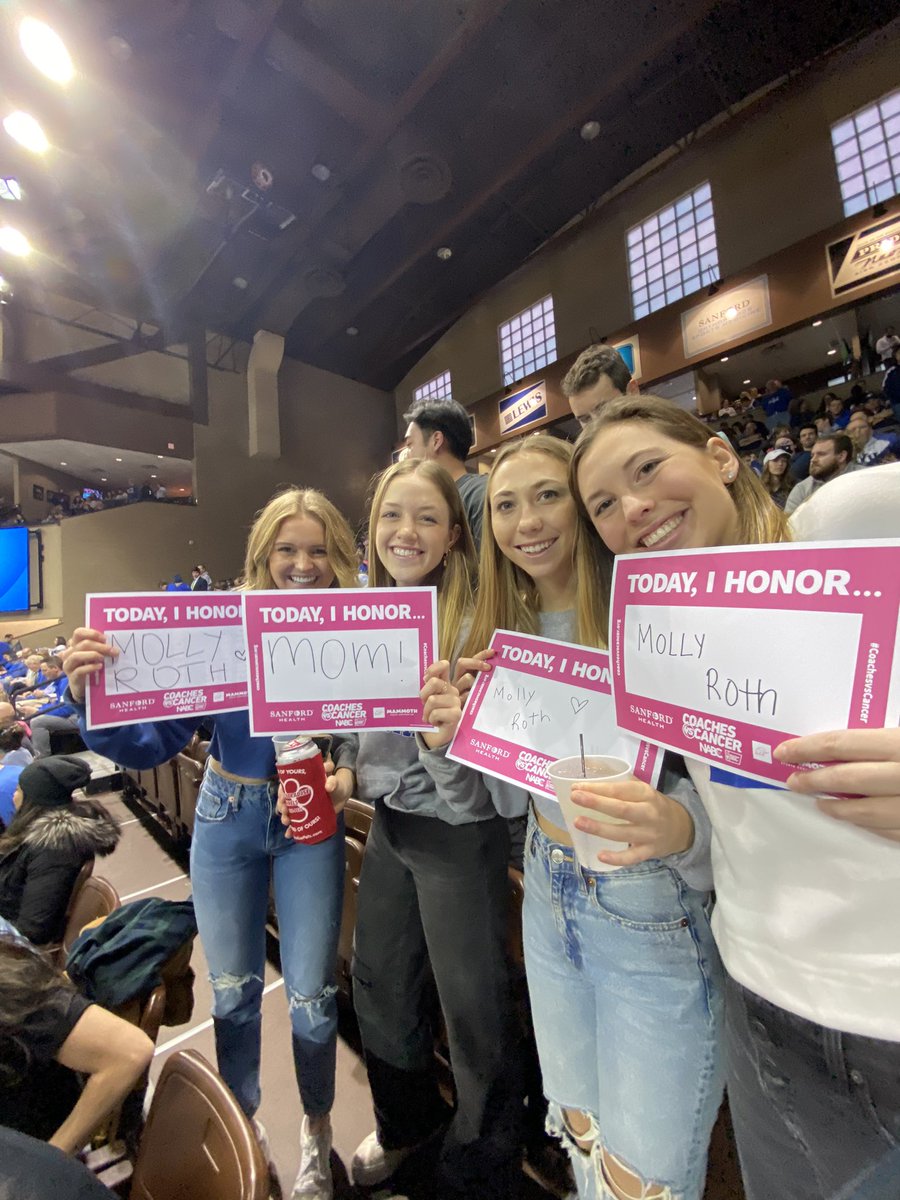 emmaroth_'s tweet photo. #SanfordSports #SanfordPentagon #CoachesVsCancer https://t.co/oUiTV4EbvW