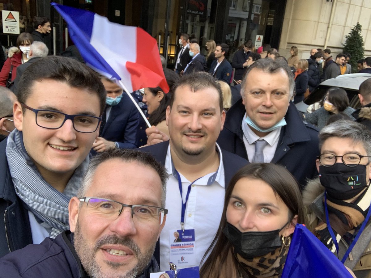 labiche_david's tweet photo. Avec @didierquentin et les cadres @Republicains_17 nous sommes très très motivés après le discours de @vpecresse « Restaurer la fierté Française »
@Amaury_Caillias @TonyCheron @JulienDuressay @bertrandgiraud3 @ExixLolaaa #Pecresse2022 @lesRepublicains https://t.co/0xXwaaQbe0