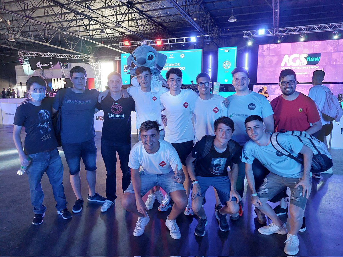 Corazondef1's tweet photo. #CF1Virtual 🇦🇷
Llegar al @ArGameShow y encontrar esta banda SimRacer 
@NicoVarrone @bremarz16 @juampi_tanoni @BleynatJuan @GuilleGrandPrix @tinchopairetti @JuanVal0103 @longojulian @herrerajnacho @_IvanMijo https://t.co/4IpiHDmufi