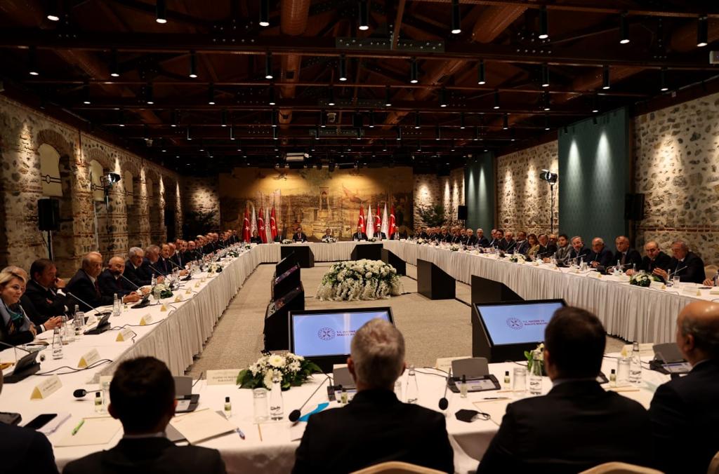 NureddinNebati's tweet photo. İş dünyası, reel sektör ve STK temsilcilerimiz ile bugün verimli bir toplantı gerçekleştirdik. 

Önümüzdeki dönemde de, istişareye dayalı bir anlayış ile hareket edecek, ülkemizi başarıya götürecek adımları hızlıca atmayı sürdüreceğiz. https://t.co/iknDUhMzba