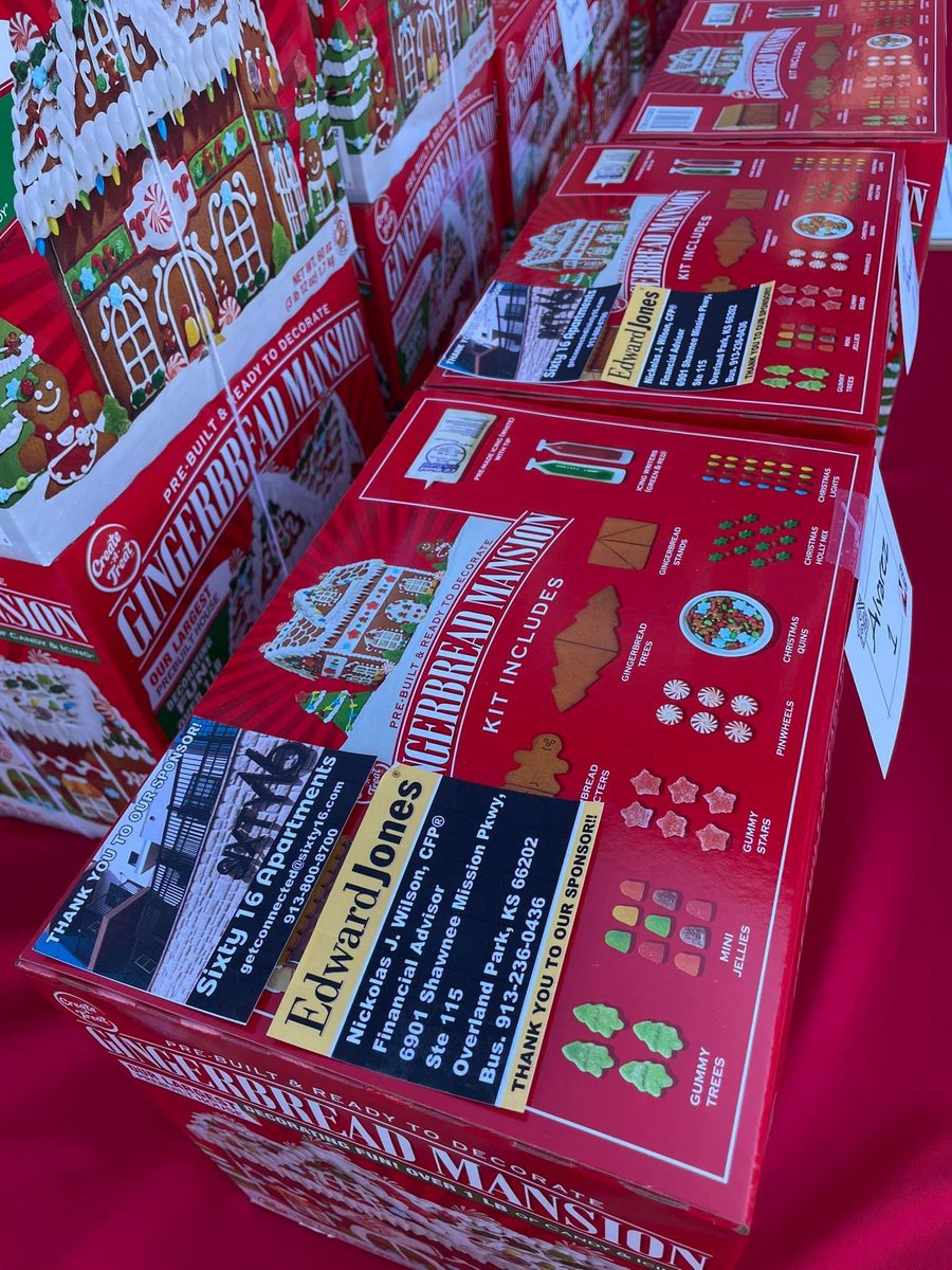 SMNorthPTSA's tweet photo. Pickup complete! Thanks to our @SM_NORTH_HS community, The Gingerbread Man, John Bartel, and generous event sponsors, Nick Wilson with Edward Jones, Sixty16 Apartments, and Jill Molina! 

Send shots of your creations to smnorthptsa@gmail.com by 11:59 pm 12/12 😉 https://t.co/yxXAjueQTi