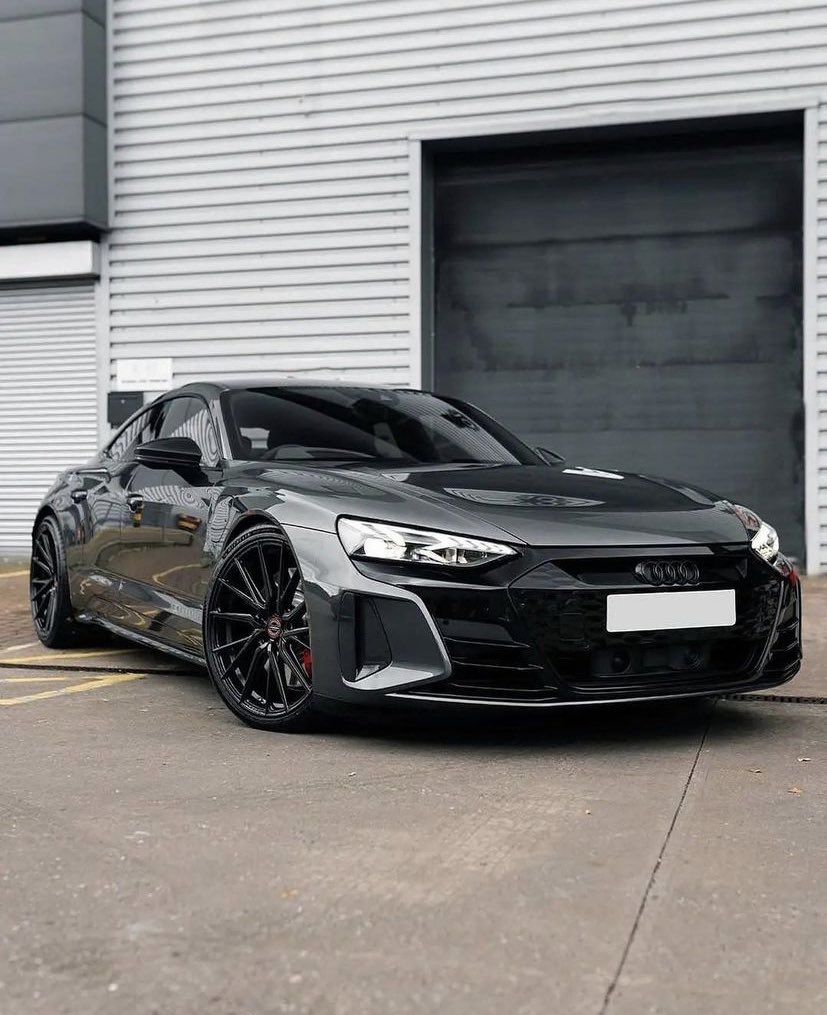 LuxuryCars365's tweet photo. Audi RS e-tron GT 🔥 https://t.co/8ErOhNA6VY