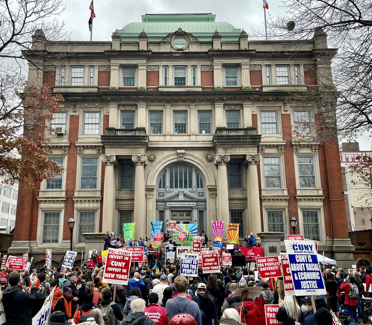 stephanie_luce_'s tweet photo. Free CUNY! #freecuny #NewDeal4CUNY #freehighered #cunyrising https://t.co/skm5nV8KiS