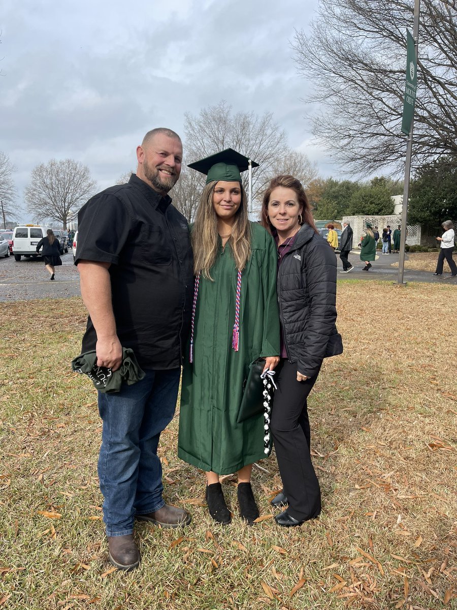 annnwhat's tweet photo. Graduation 2021 Congrats Audrey 💚🖤 https://t.co/qmcHnIdSaQ