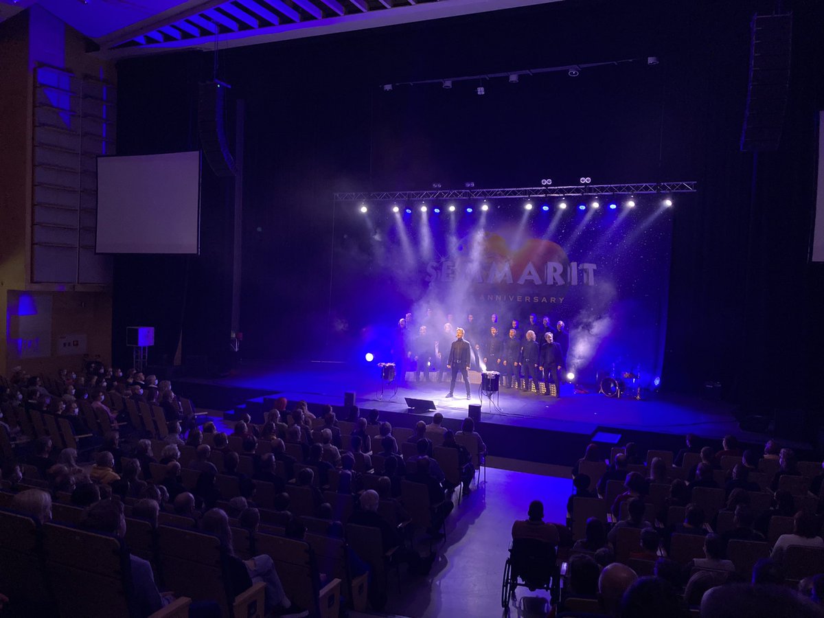 tapio_suominen's tweet photo. …tällaista tänään. Semmarit 30-vuotiskonsertti Jykylän Paviljongissa. Toimii! ” När vi är tillsammans, alla tittar på mig…😅#semmarit https://t.co/EU8nXnbVZG