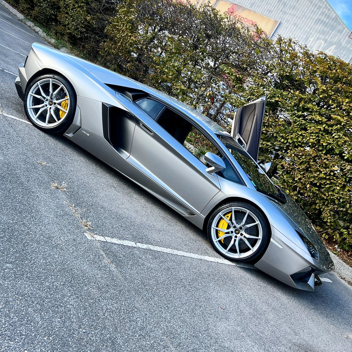 AmericarPrestig's tweet photo. Quelle auto / What a car !

#lamborghini #aventador #lamborghiniaventador #lp700 #corsa #beastmode #fastcar #car #luxurycar #luxury #luxe #lifestyle #goodlife #americarprestige #voituredeluxe #paris #photooftheday https://t.co/89PegA2A13