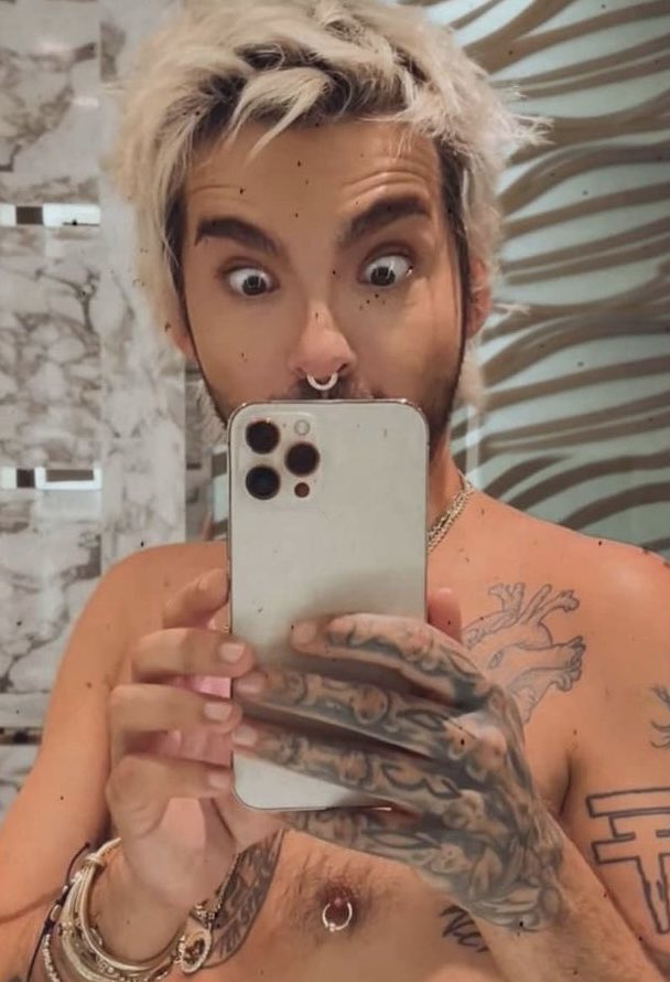 smilythings's tweet photo. @tokiohotel When you see a video of how drunk you were at yesterday Christmas party @tokiohotel https://t.co/BijMRxJGVK