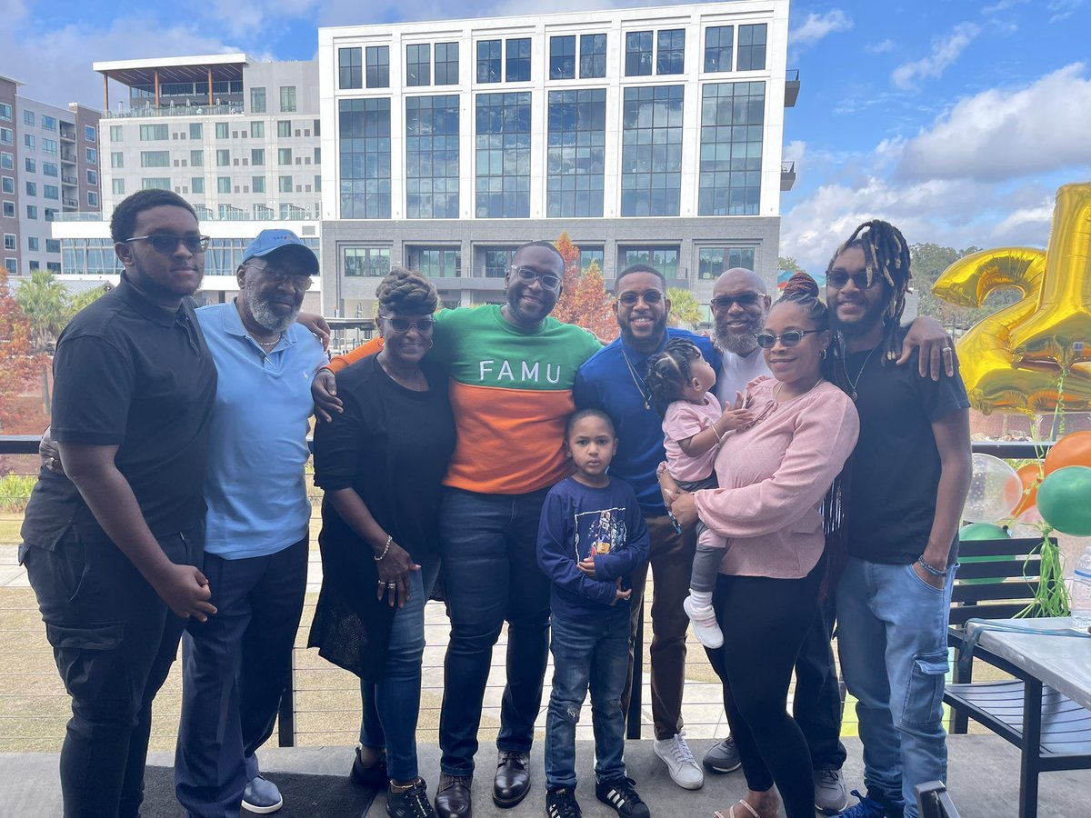 ShevrinJones's tweet photo. It’s a family affair in Tallahassee this weekend, celebrating @DerrickTJonesJr graduation! 🐍 https://t.co/nFgyKpT8Fx