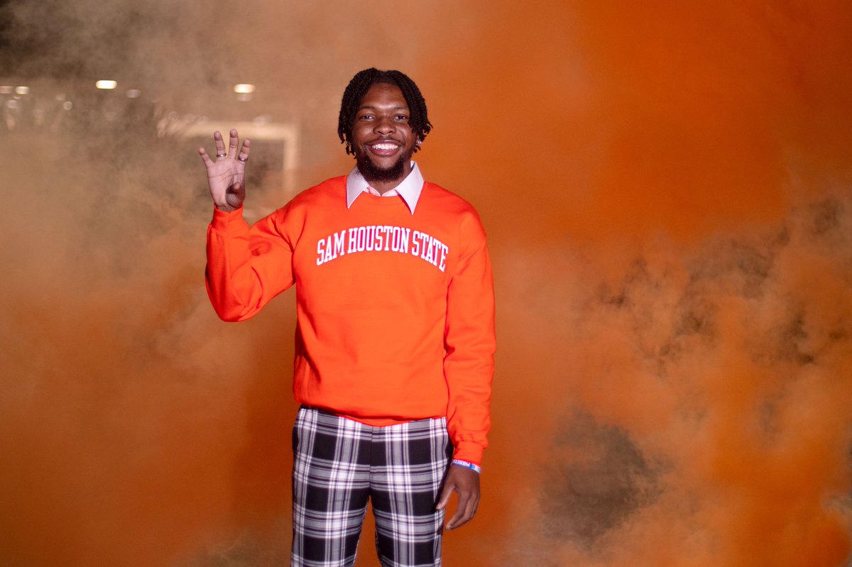 iAmTootieB's tweet image. “Make sure the stars is what you aim for, make mistakes doe” - ONIKA

✅ 3.8+ SHSU GPA 📚
✅ 3.7+ MAJOR GPA 📖
✅ 3.6+ MINOR GPA ✏️
✅ Deans List 📝
✅ Presidents List 📒
✅ PhiBetaSigma 🤟🏾

BS in Criminal Justice — Minor in Forensic Science 

#finSHed 💙🧡

#MastersLoading 🤫⌛️