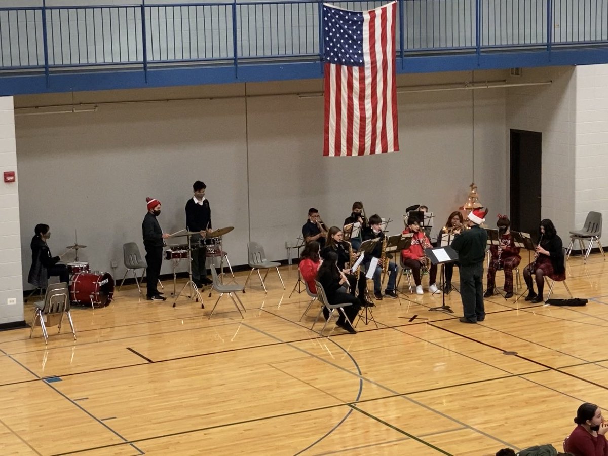 ⁦<a href="/D63Gemini/">Gemini School</a>⁩ Choir, Band and Orchestra students performed holiday carols for the ⁦<a href="/GolfMaineParks/">Golf Maine Park Dist</a>⁩ Unity Tree Lighting Ceremony last night. It’s always fun to be out making music in the community! #hereatgemini #holidaycarols