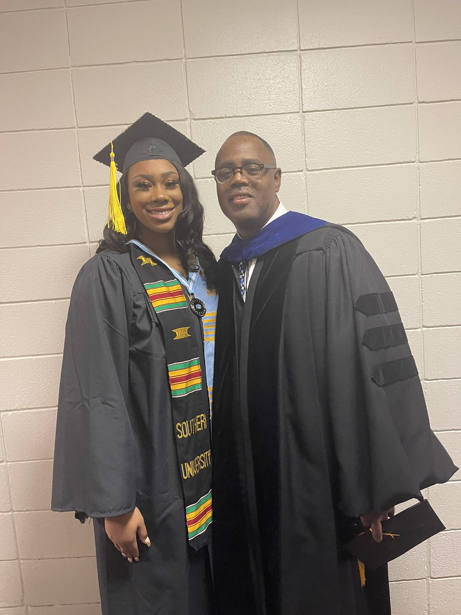 CeundraM's tweet photo. Finished my 4yr Sentence in 3‼️                3.5GPA Bachelor of Science                         Southern Alumni💙💛🐆 https://t.co/QiQI35hgM2