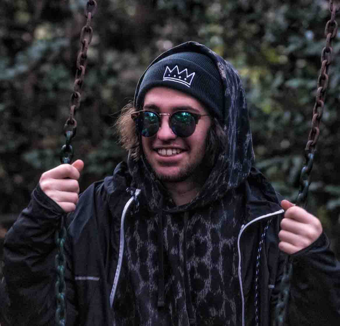 trendingstory21's tweet image. Who was Charles Ingalls AKA CharlestheFirst? How Did Charles Ingalls Die? Bio, Wiki, Age, Found Dead, Cause Of Death: bit.ly/339MYdt

#charlesthefirst #CharlesIngalls #CharlestheFirstDeath #Nashville