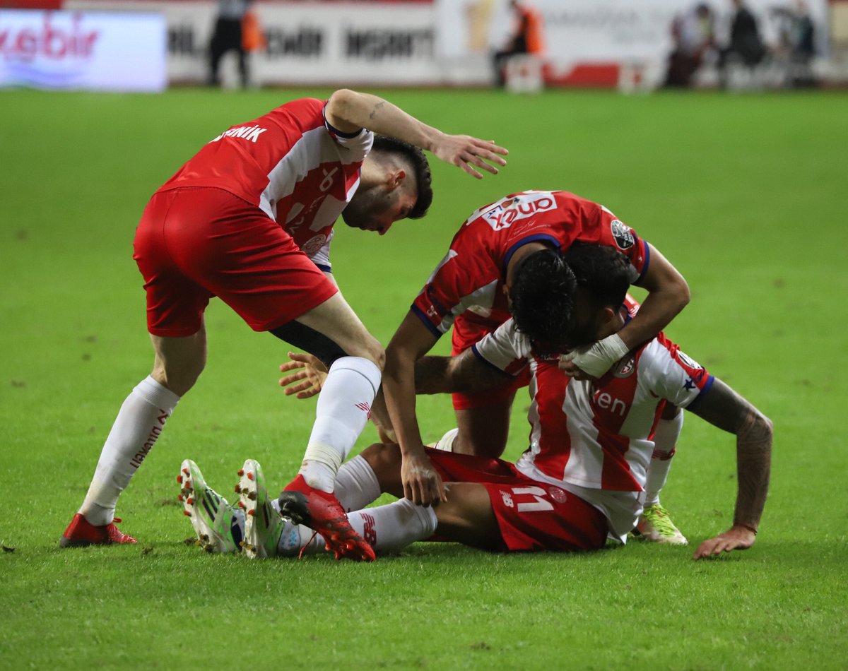 ⚽️ Futbol klişeleri Vol.1

🤣 Yenilmemiş takım yoktur. Antalya deplasmanına çıkmamış takım vardır!

#FraportTAVAntalyaspor
