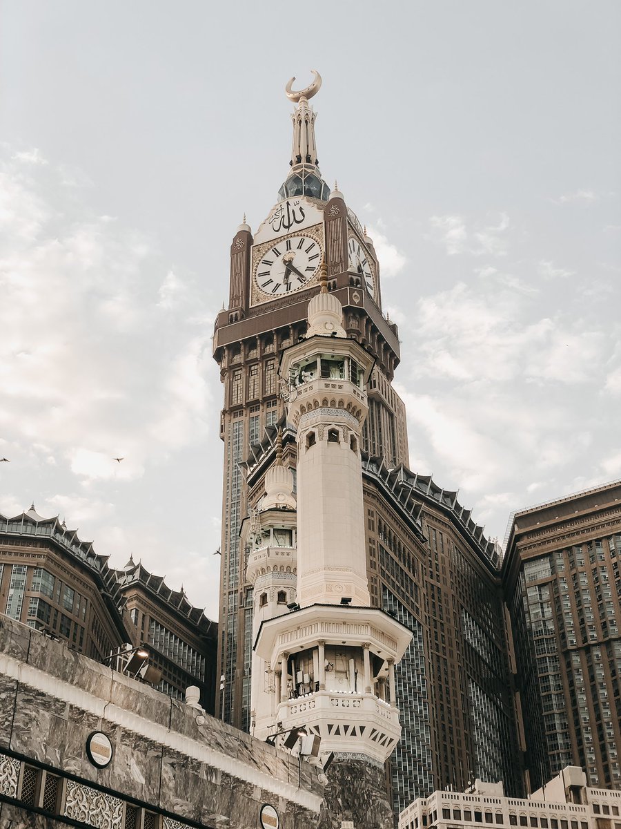 يٓأيها الدكتور دعك من الـرُّقي ؛
فبأرض مكة وحدها ترياقي 🤍.