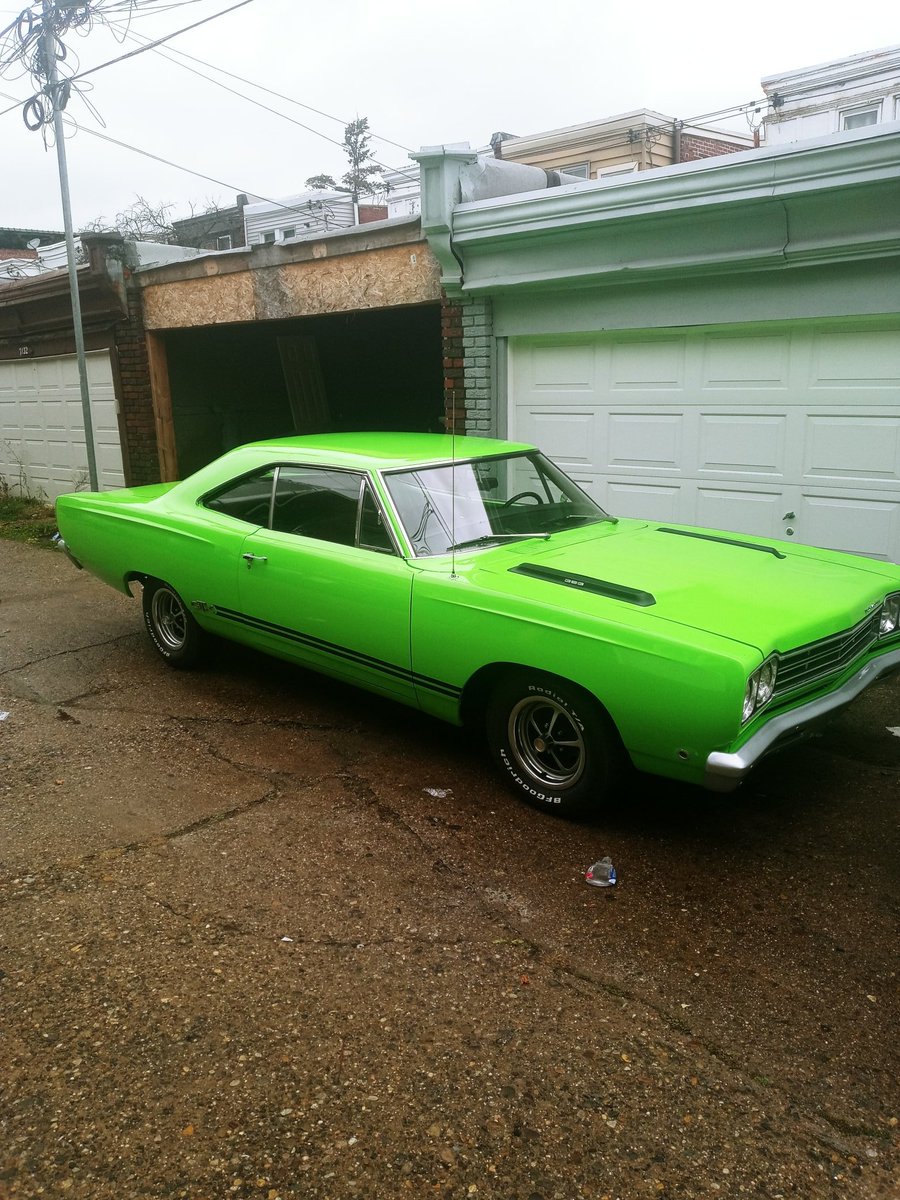 MeenMoney215's tweet photo. Just walked past a mint green 1966 Plymouth GTX in mint condition 😩 this is definitely #CarPorn https://t.co/e339l87ujZ