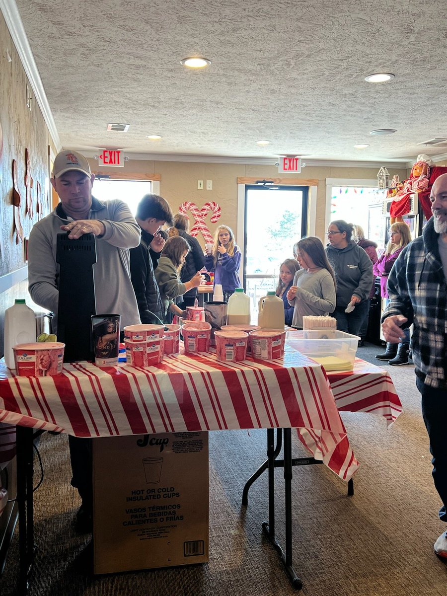 CityofFtCalhoun's tweet photo. Santa shakes and kids craft, Longhorn bar and grill.  There are lots if activities planned all day.  Bring the family and enjoy. https://t.co/hSHxHwSTn1