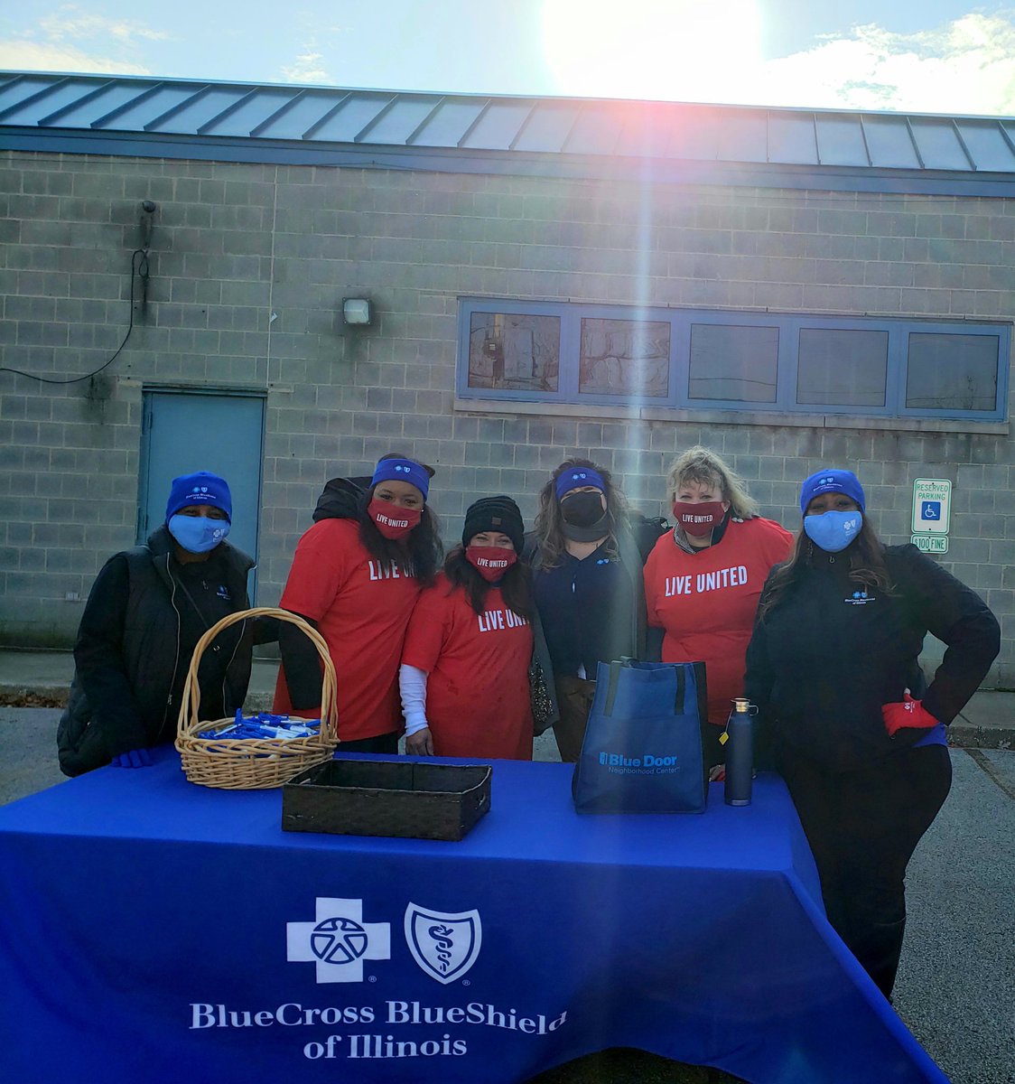 LmarieAsad's tweet photo. Our community outreach team joined @unitedwaychi in an effort to make a difference this holiday season by providing meals and holiday cheer to hundreds of families in Ford Heights.
@BCBSIL 💙
#unitingfortheholidays 🎁
#BlueCorpsIL
#Volunteer
#LIVEUNITED
#ChicagoSouthland https://t.co/YkK7mngHCZ