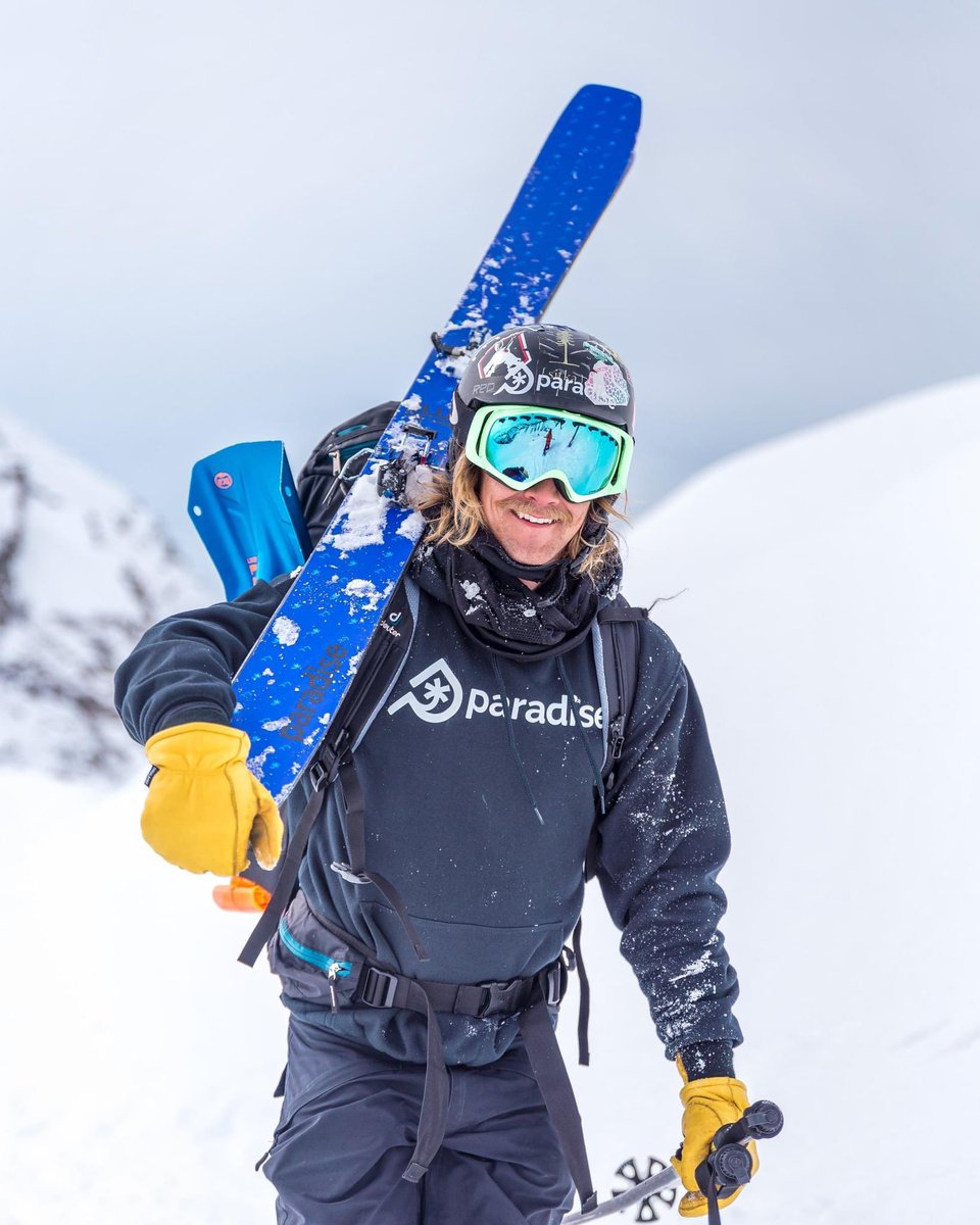 paradiseskis's tweet photo. All smiles in paradise 🦩🌴🦩 We hope to see some friendly faces and keep the good vibes rolling tonight at #BanffBeerFest with @abbeerfestivals!! 
#blueski #paradiseskis #anotherdayinparadise https://t.co/NZOxqpRSJ7