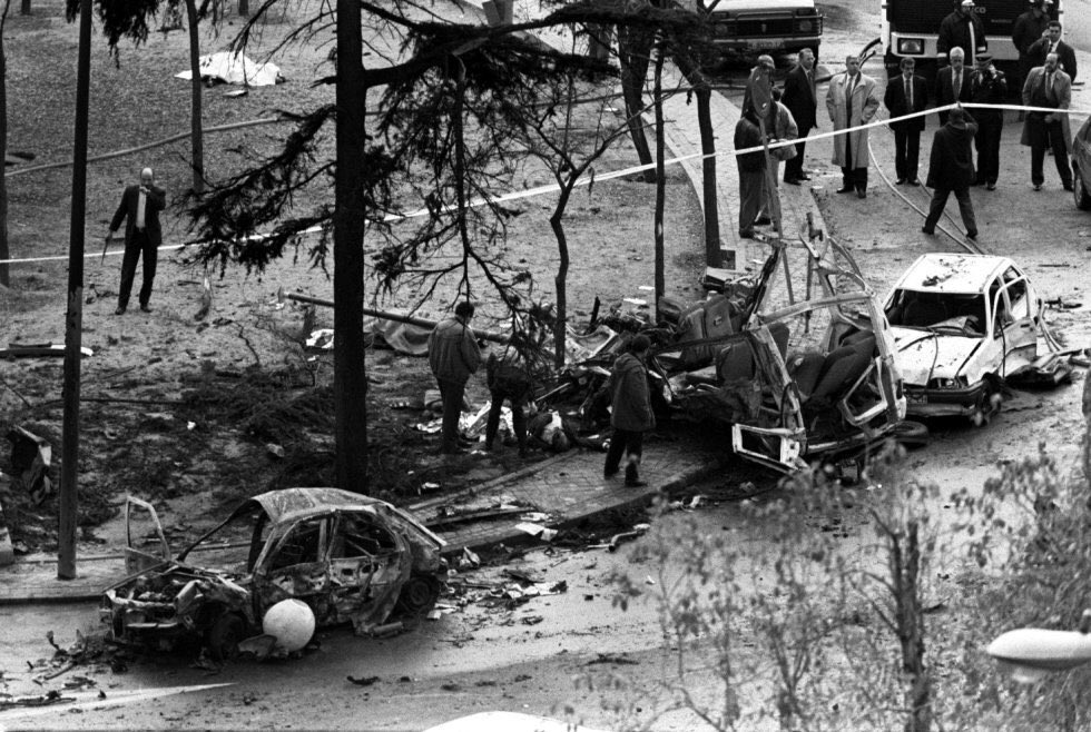 pablocasado_'s tweet photo. Hoy recordamos los terribles atentados de ETA en Puente de Vallecas, la casa cuartel de Zaragoza y el asesinato de nuestro compañero José Luis Caso.

No olvidamos. Y pedimos que no se ceda ante los que no condenan los crímenes y no ayudan a esclarecer los que quedan por resolver. https://t.co/dmT7VsHRyo
