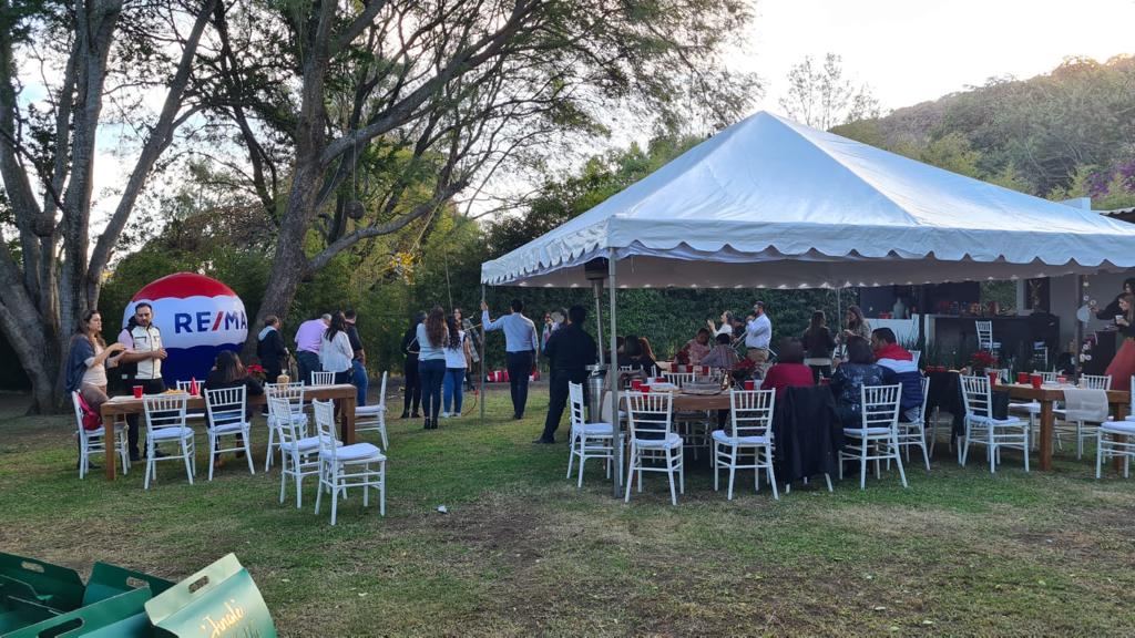 REMAXVISIONGDL's tweet photo. Una increíble posada con un gran equipo✨🙌 Posada 2021 🎄

#RemaxVision #Remaxmexico #remax #weareremax #bienesraices #RealEstate #propiedades #Guadalajara #teamvision #asesoresinmobiliarios #inmobiliaria #Posada #navidad #xmas  #xmasiscoming #feliznavidad #posadanavideña https://t.co/8gFuhFSiow