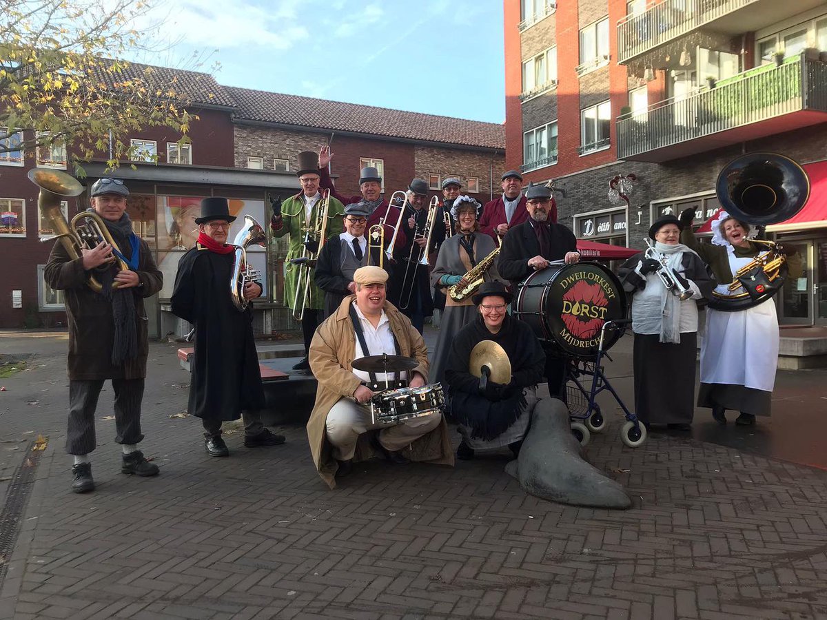 MACentertainm's tweet image. Vandaag liep Dweilorkest Dorst zijn eerste optreden als Charles Dickens Band in Houten. Bedankt voor jullie medewerking. @DorstMijdrecht