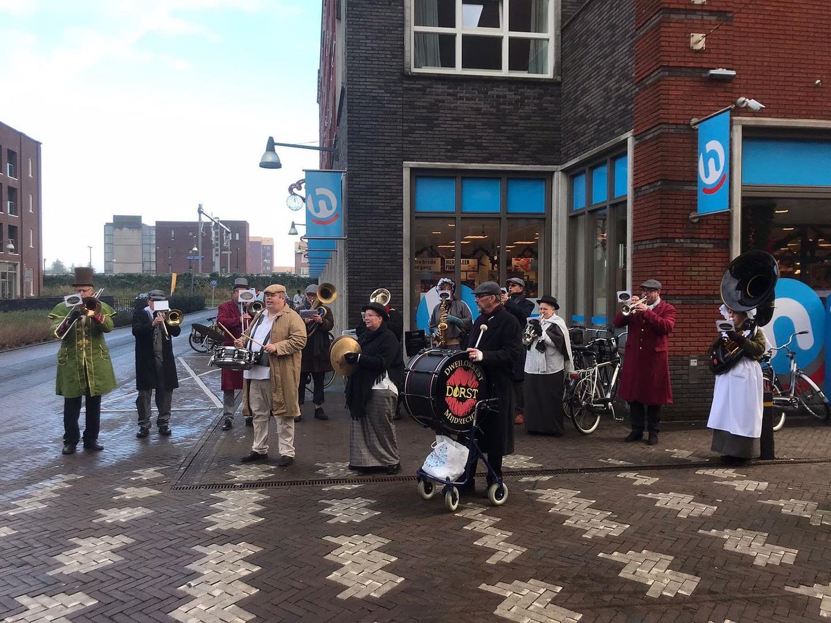 MACentertainm's tweet image. Vandaag liep Dweilorkest Dorst zijn eerste optreden als Charles Dickens Band in Houten. Bedankt voor jullie medewerking. @DorstMijdrecht