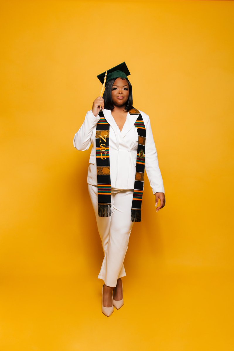yesitsndea's tweet photo. To my dearest NSU, 

You owe me nothing. #issagrad 🔰 https://t.co/65i86ZqLEJ