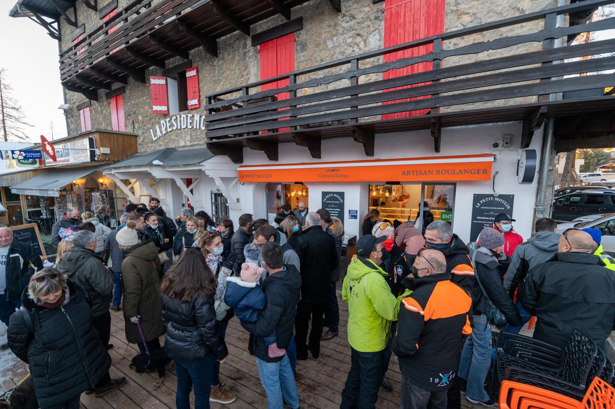 ca_ginesy's tweet photo. Heureux d'inaugurer à @VALBERGAlpesSud la boulangerie "Le Petit Moulin". Fondée il y a 30 ans par Jeanine Bal, restauratrice et boulangère, elle célébrera son savoir-faire artisanal et ses spécialités. Je souhaite une pleine réussite à Maëva Toche, qui reprend ce beau commerce ! https://t.co/gNpBH9ux2X
