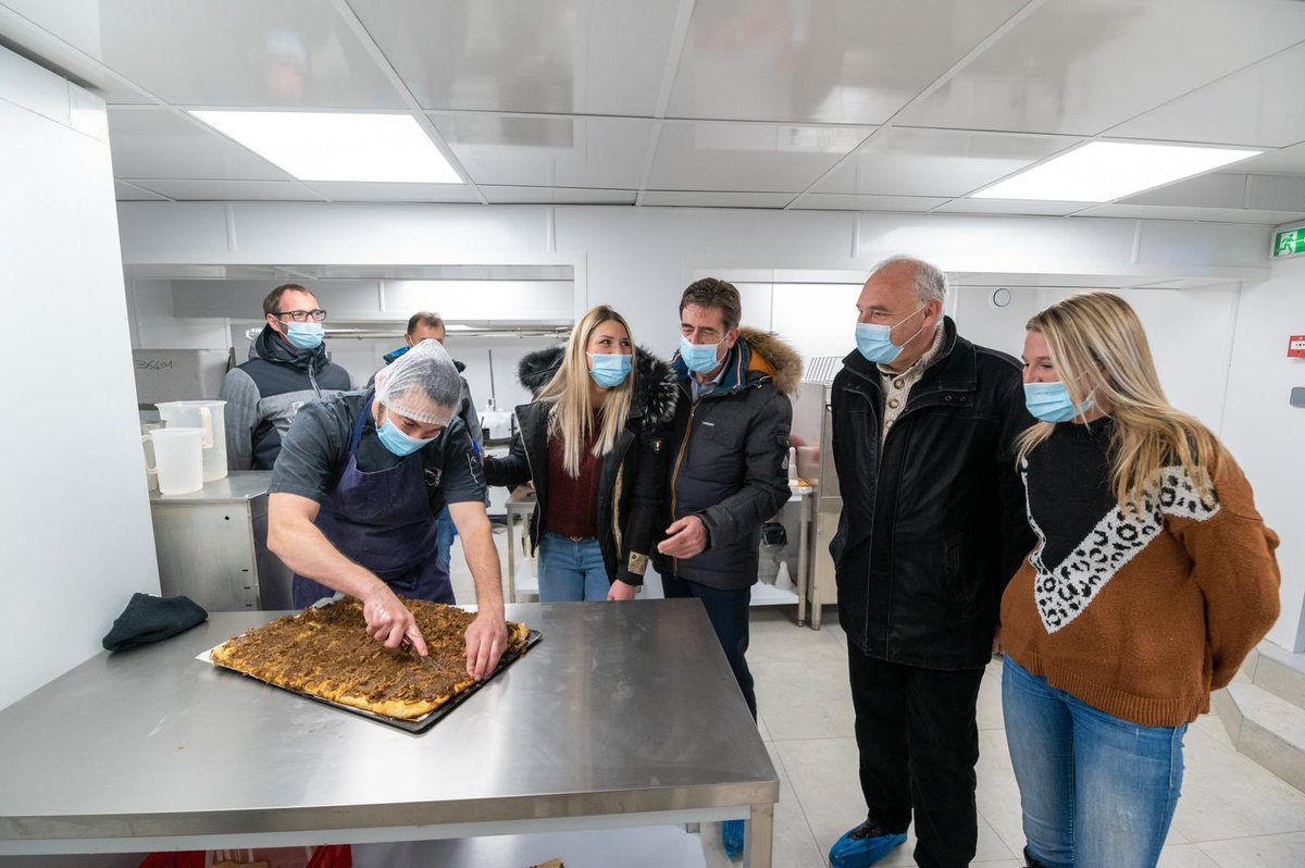 ca_ginesy's tweet photo. Heureux d'inaugurer à @VALBERGAlpesSud la boulangerie "Le Petit Moulin". Fondée il y a 30 ans par Jeanine Bal, restauratrice et boulangère, elle célébrera son savoir-faire artisanal et ses spécialités. Je souhaite une pleine réussite à Maëva Toche, qui reprend ce beau commerce ! https://t.co/gNpBH9ux2X
