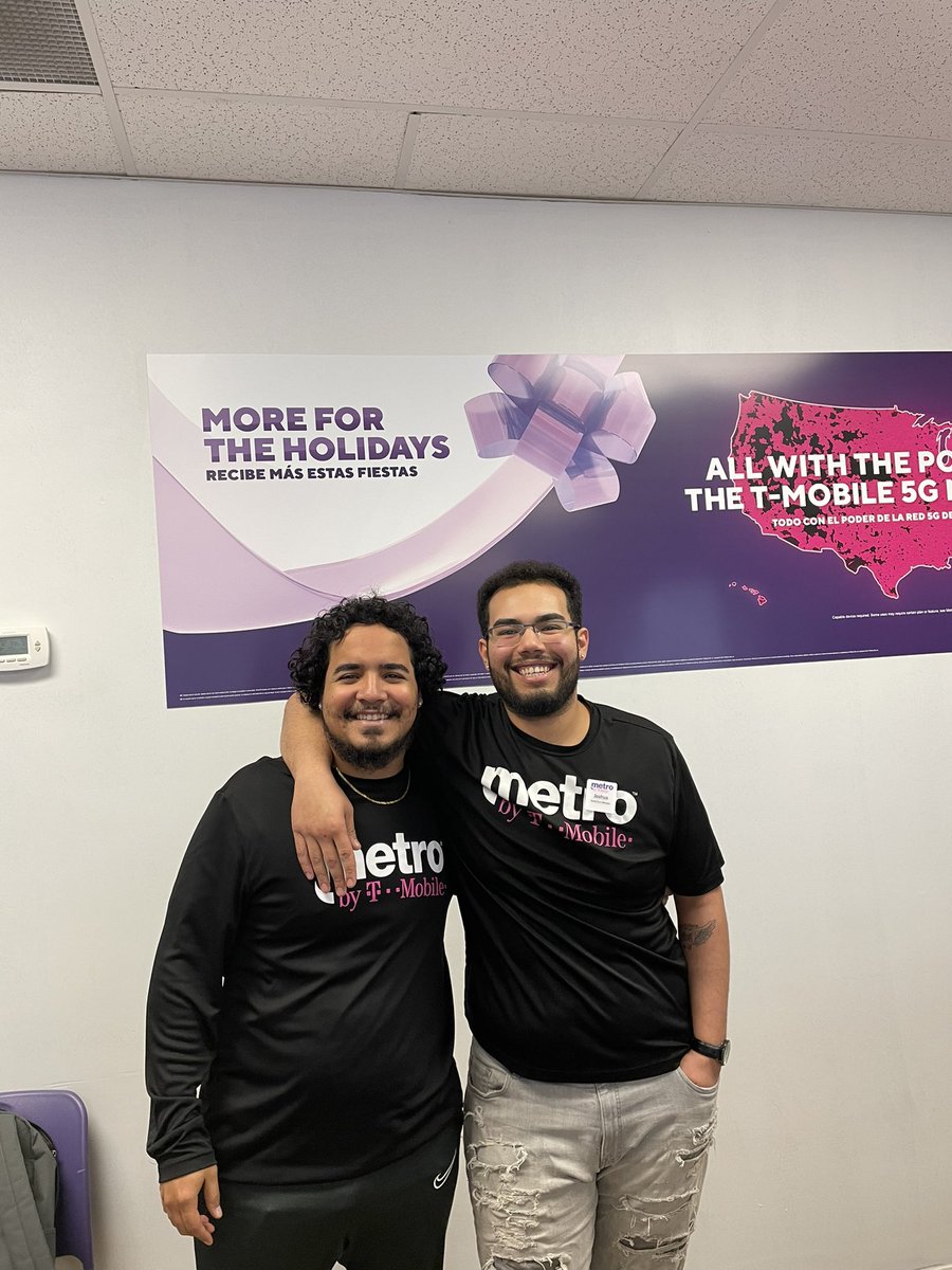 Love getting to spend time with some of my favorites at 777 Washington. It is windy and rainy in Holland, but we are taking advantage of the down time to plan out how to crush the rest of the month💜 <a href="/MsAbbylicious/">Abby Skewes</a> <a href="/WinstonAwadzi/">Winston Awadzi</a> <a href="/thayesnet/">Terry Hayes</a> <a href="/SteveGerevas/">Steve Gerevas</a> <a href="/LauraSzymkowiak/">Laura Szymkowiak</a>