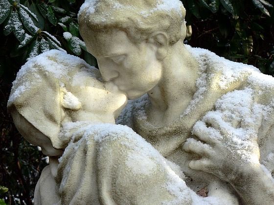 PlaceboArtt's tweet photo. The Eternal Kiss, Germany https://t.co/ihYAfhIHAT