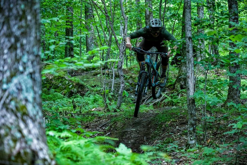 pearlizumi's tweet photo. Underexposed is a series dedicated to showcasing trails around North America that fly under the proverbial radar for most riders. PEARL iZUMi athlete @bricycles has seen firsthand what sweat equity can mean among mountain bikers and its impact on the pla… https://t.co/eY9otl12cd https://t.co/HaT6K4U5yy