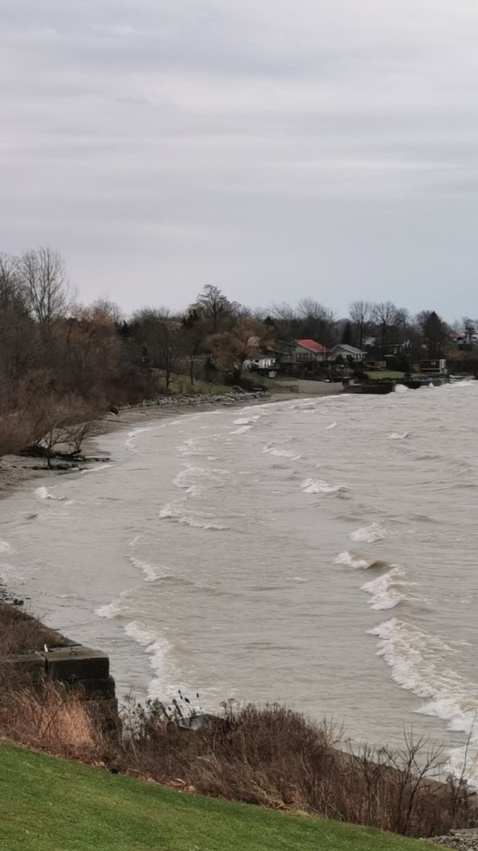 MmeStace's tweet photo. Beach view lake erie https://t.co/T67m3ck6KJ