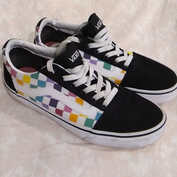 flowergirl32068's tweet photo. So good I had to share! Check out all the items I'm loving on @Poshmarkapp #poshmark #fashion #style #shopmycloset #unclehenry #vans #oneofakind: https://t.co/1vaixWZwmf https://t.co/izXHCn4a3r