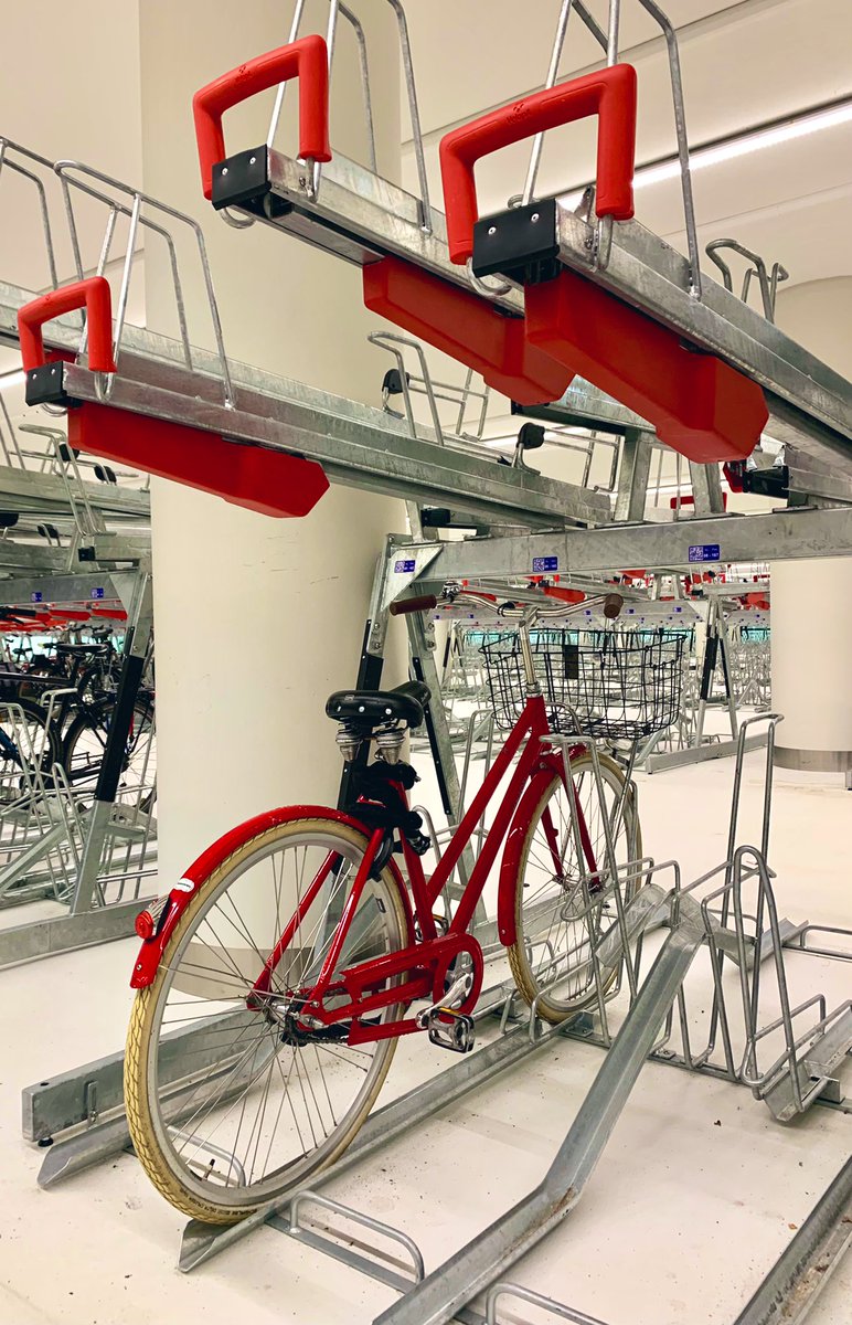 eventjes's tweet photo. Ken je Take a Brake al? Het is de nieuwe megafietsenstalling onder Den Haag Centraal. Een stalling zo groot als een voetbalveld, met Escheriaanse motieven. En al meerdere design awards gewonnen! 

Hier zie je meer: https://t.co/IrDWGsfp4p 
#instameetdenhaag #takeabrake #thehague https://t.co/VnV9a8gDHT