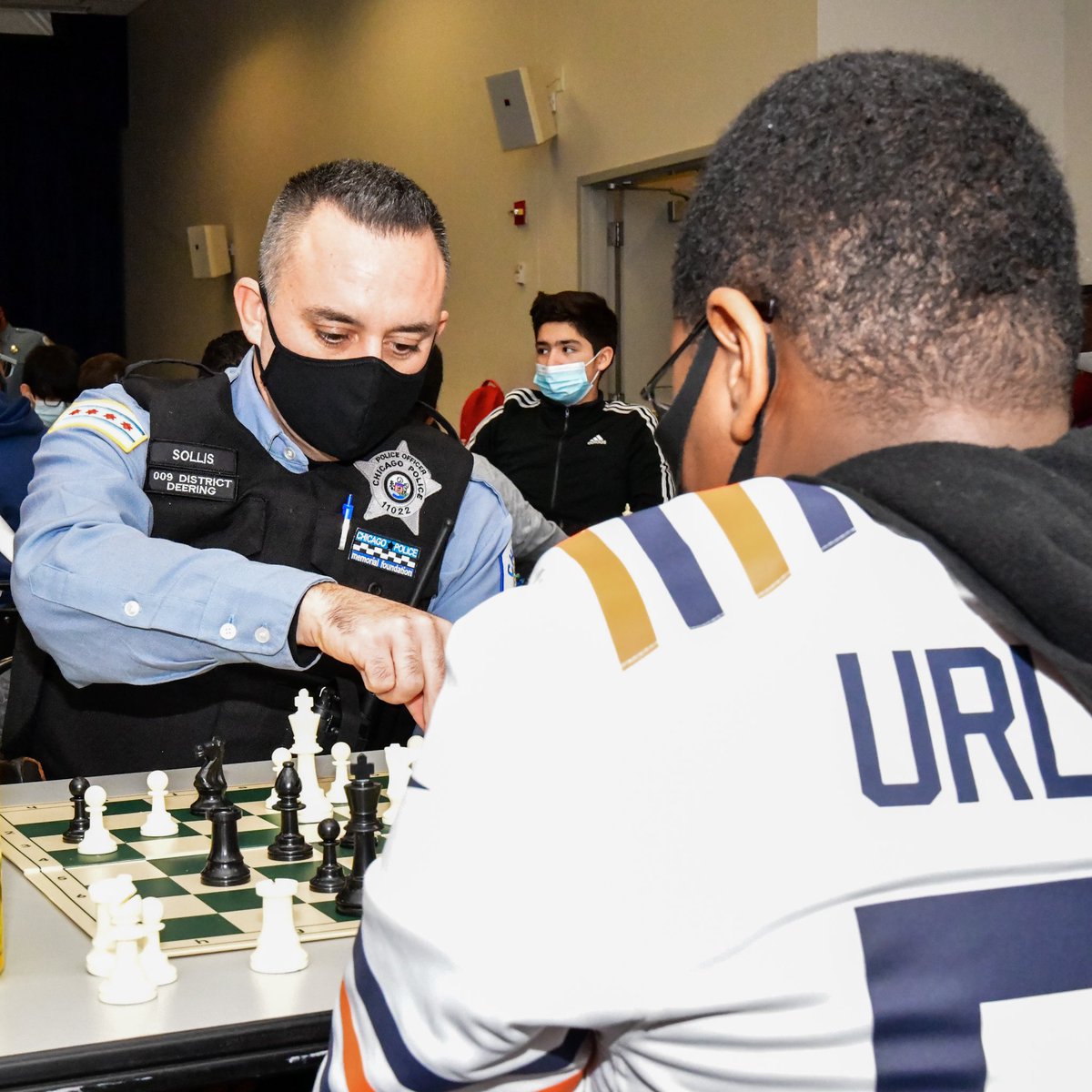 CPSAcademicComp's tweet photo. currently underway at @Chicago_Police headquarters! #cpsacademicchess #copsandkids #outreach #chicagochess #academiccompetitions thank you to https://t.co/o3ahXnmzRW for the pictures! https://t.co/3M5duMeZ1v