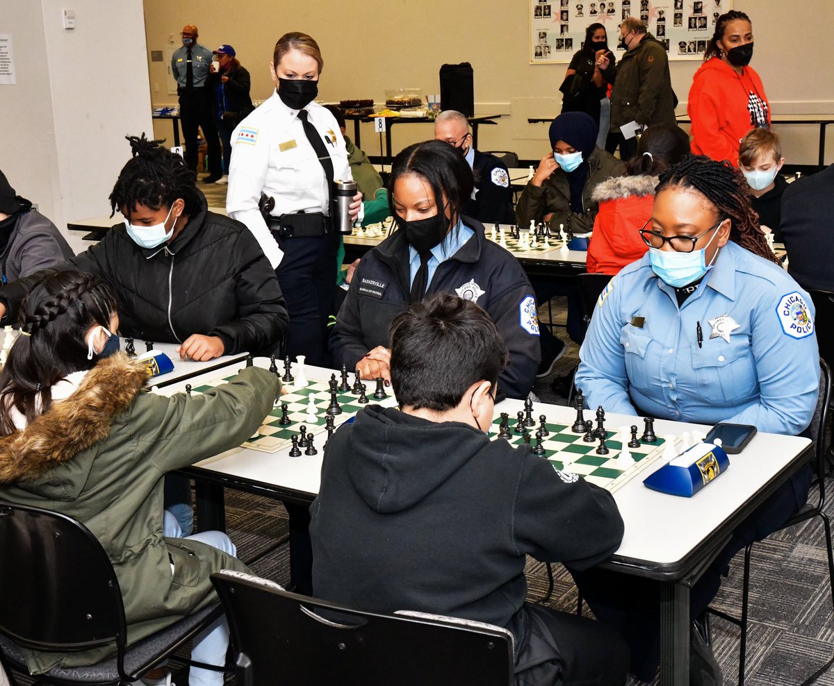 CPSAcademicComp's tweet photo. currently underway at @Chicago_Police headquarters! #cpsacademicchess #copsandkids #outreach #chicagochess #academiccompetitions thank you to https://t.co/o3ahXnmzRW for the pictures! https://t.co/3M5duMeZ1v