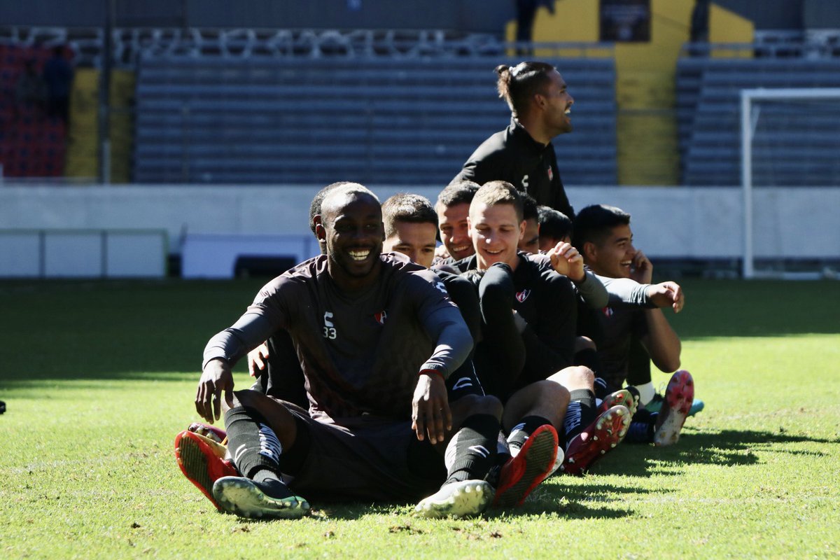 AtlasFC's tweet photo. Con toda la fe puesta en ustedes, muchachos… Que mañana vamos por el sueño!!! ❤️🖤

#Junto2 #Transformamos https://t.co/61WtEq4k3p