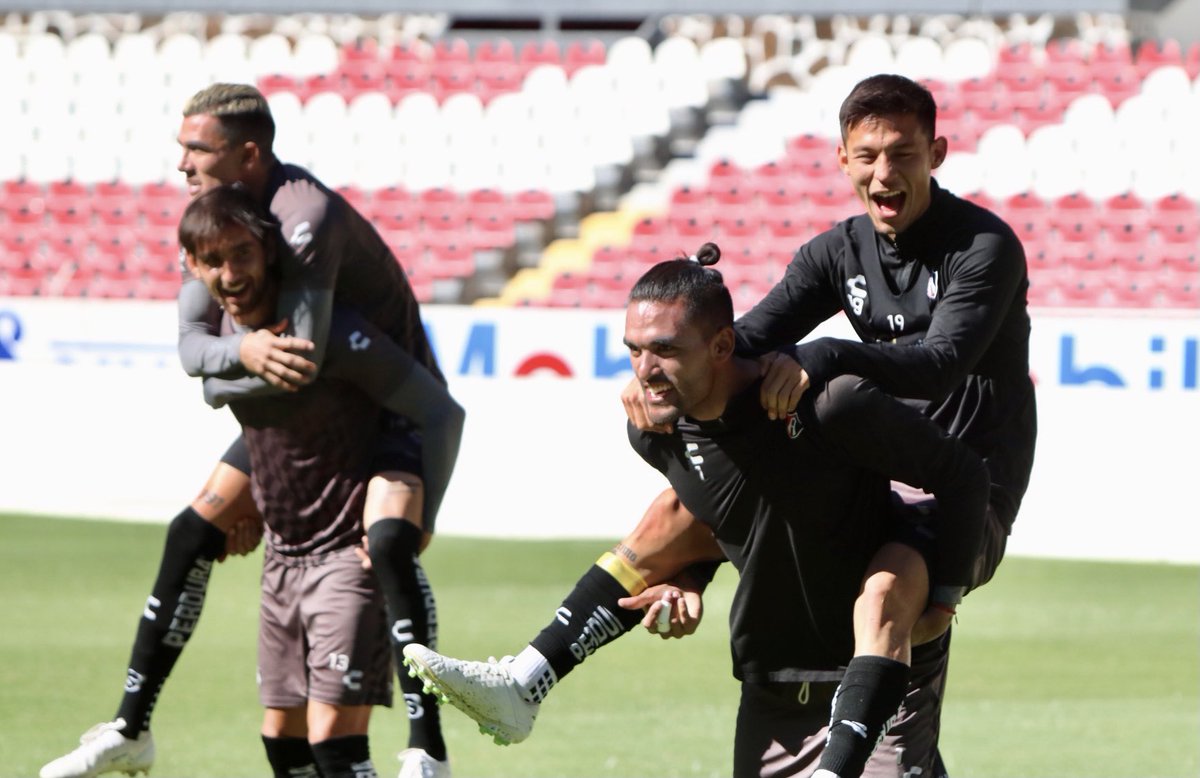 AtlasFC's tweet photo. Con toda la fe puesta en ustedes, muchachos… Que mañana vamos por el sueño!!! ❤️🖤

#Junto2 #Transformamos https://t.co/61WtEq4k3p