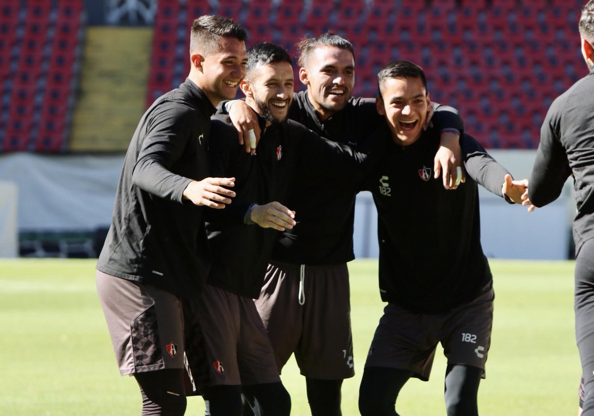 AtlasFC's tweet photo. Con toda la fe puesta en ustedes, muchachos… Que mañana vamos por el sueño!!! ❤️🖤

#Junto2 #Transformamos https://t.co/61WtEq4k3p
