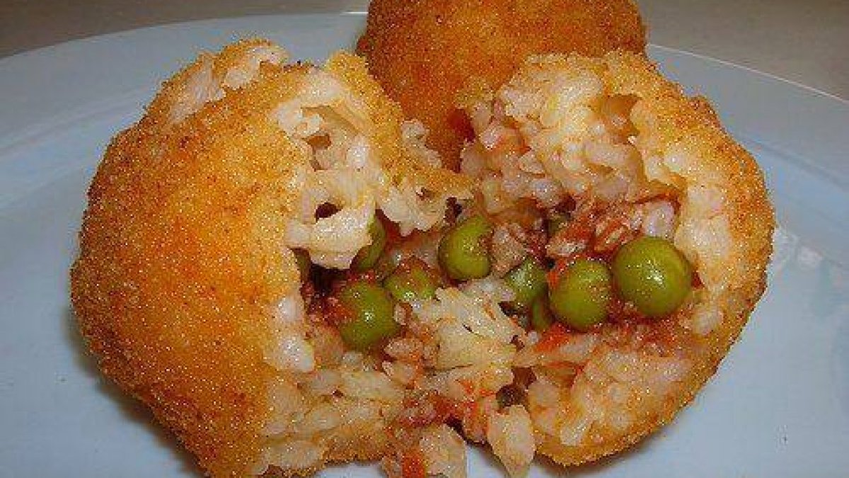 blogsicilia's tweet photo. #notizie #sicilia
Arriva Santa Lucia, accarne o abburro ma che sia Arancina day - https://t.co/W2PF4AjDEv https://t.co/sx4o6Jm7Sq