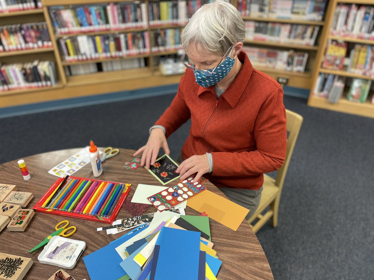 RachelMayNY's tweet photo. I dropped by @OCPL_CNY’s Soule Branch today to support their partnership with @InterFaithCNY to make holiday cards for local seniors. There's still time to join this fun and festive way to brighten someone's holidays! https://t.co/QkaOwVereh
