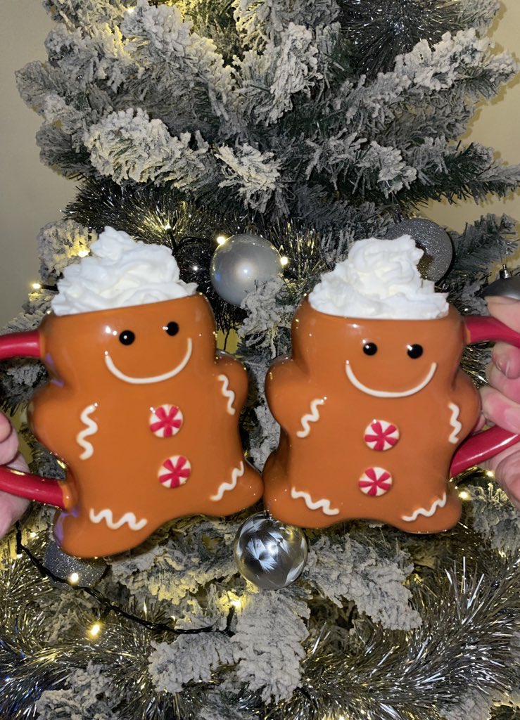 gwsleah's tweet photo. the cutest christmas mugs 🧡 https://t.co/jro3w8qkmo