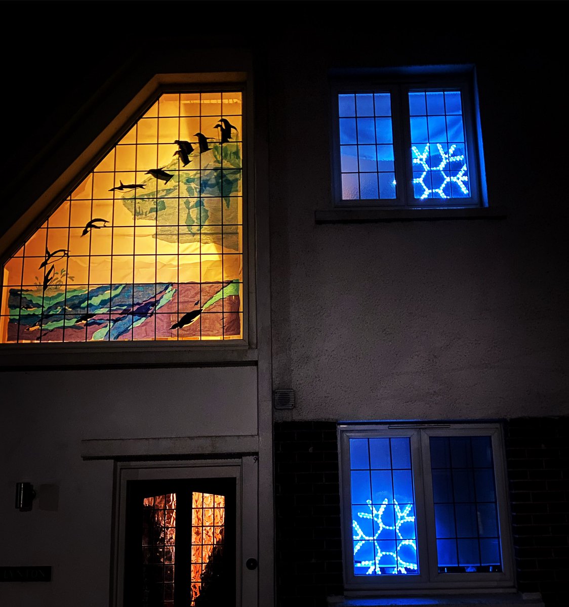 FinTechJenny's tweet photo. Loved doing my first #windowwonderland May as well highlight #climatechange at the same time #penguins #meltingicecaps #windowdisplay #doune #winterwindows https://t.co/aQT6bXSvCI