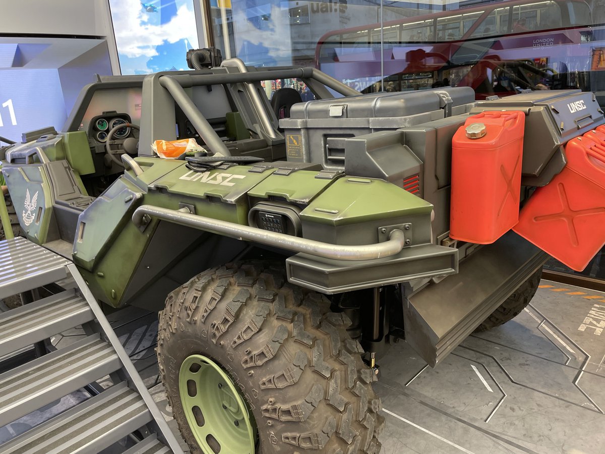 N1ngN1ng's tweet photo. Passed by the @Microsoft store today and checked out the Warthog there, had a little drive too. Good fun and received a limited edition souvenir and lanyard

#Halo #MicrosoftLDN #HaloInfinite #Xbox20 https://t.co/wydHPgv9rX