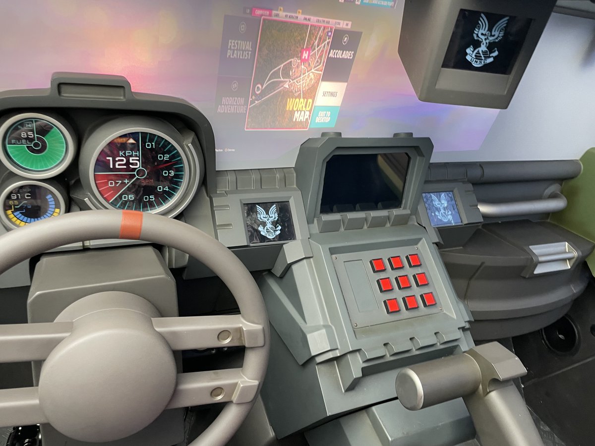 N1ngN1ng's tweet photo. Passed by the @Microsoft store today and checked out the Warthog there, had a little drive too. Good fun and received a limited edition souvenir and lanyard

#Halo #MicrosoftLDN #HaloInfinite #Xbox20 https://t.co/wydHPgv9rX