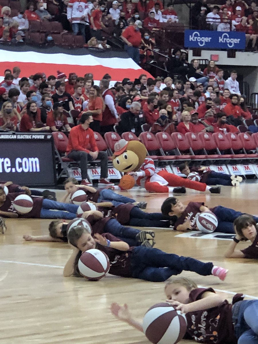 3AVikes's tweet photo. It was so great to bring the @ColumbusAcademy third grade Little Dribblers back to @OhioStateHoops 🏀 Even @Brutus_Buckeye joined the fun! https://t.co/qfQed9TxPM