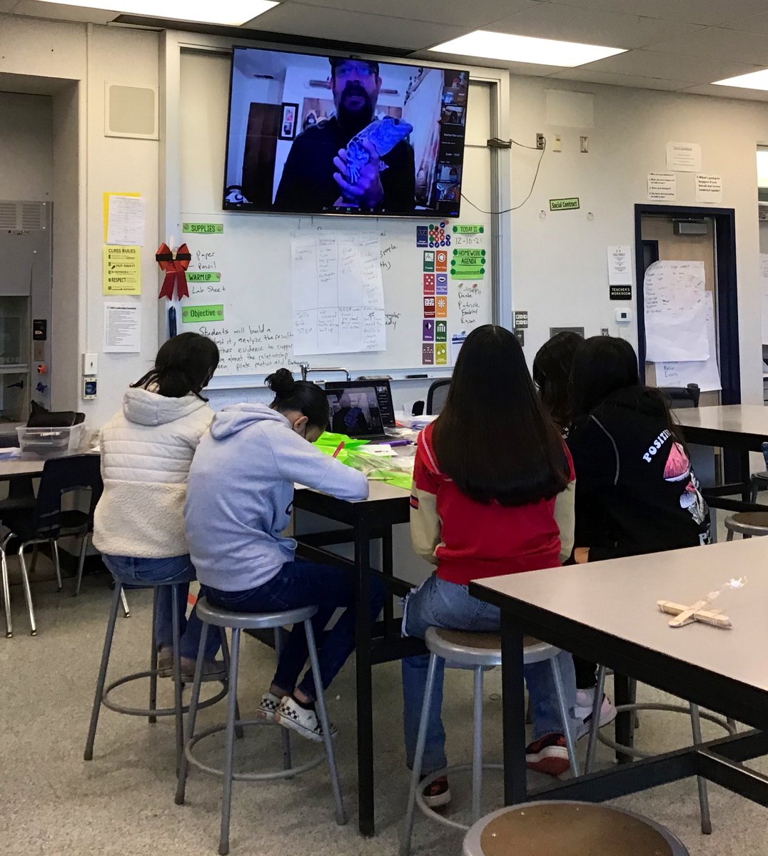 Expanding Your Horizons at #BurtonMiddleSchool this year! These ladies have done an engineering challenge, learned about reptiles and the day is just getting started!! #womeninstem #EYH2021 #BMSBulldogs <a href="/vanegonzburton/">Vanessa Gonzales</a> <a href="/priscilavlopezp/">priscila</a>